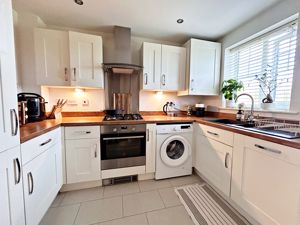 Kitchen- click for photo gallery